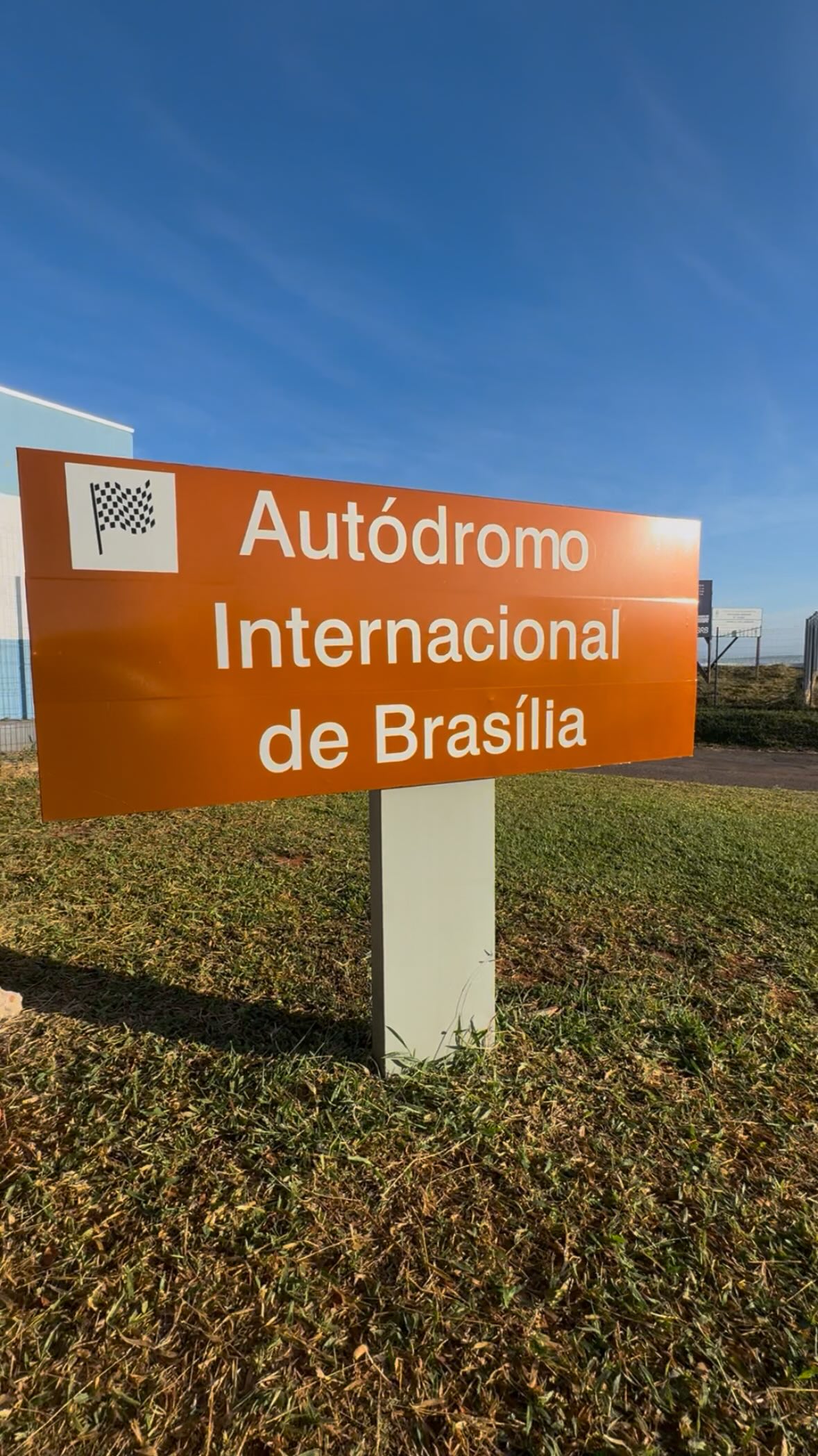 🏁✨ Já imaginou correr no Autódromo de Brasília?

A nova experiência da capital une esporte, adrenalina e um cenário incrível para transformar qualquer treino em algo inesquecível! 🏃🏽‍♀️🔥

Agora os apaixonados por corrida podem sentir a energia da pista de um jeito totalmente diferente. Quem aí já quer viver essa novidade?

Eventos gratuitos, retire seu ingresso pelo Sympla 

https://www.sympla.com.br/evento/corrida-de-rua-no-autodromo-internacional-brb-sexta-feira-22-05/3421680