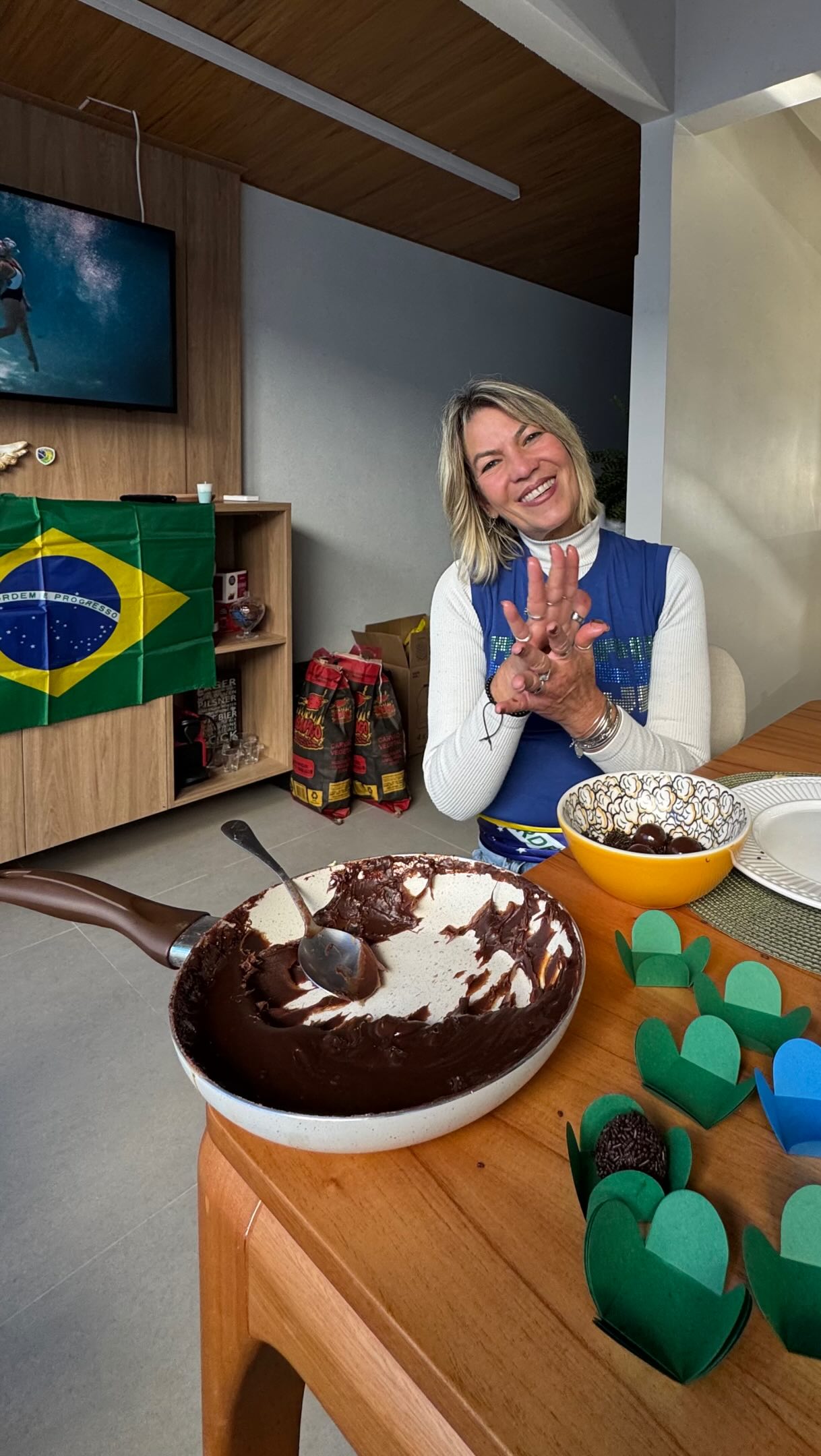 Ontem percebemos que daqui a 4 anos já estaremos vivendo tantos sonhos lindos!! A próxima Copa será ainda mais maravilhosa com nossas famílias o dobro do tamanho que tem hoje! Nossos filhos correndo pela casa, brincando juntos! Nossa turminha fazendo bagunça e os pais celebrando amizades de anos e muitas bençãos em vida! Em nome de Jesus! A festa estará ainda maior!