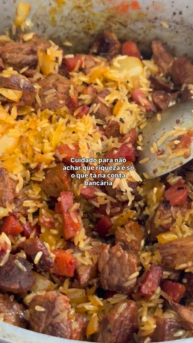 Ricos, riquíssimos, milionários, bilionários!!!! Cheios da graça de DEUS ❤️✨🙏🏾 Obrigada Pai! Fim de semana começou! Arroz carreteiro de almoço com a Família da minha grande amiga Gabi ❤️