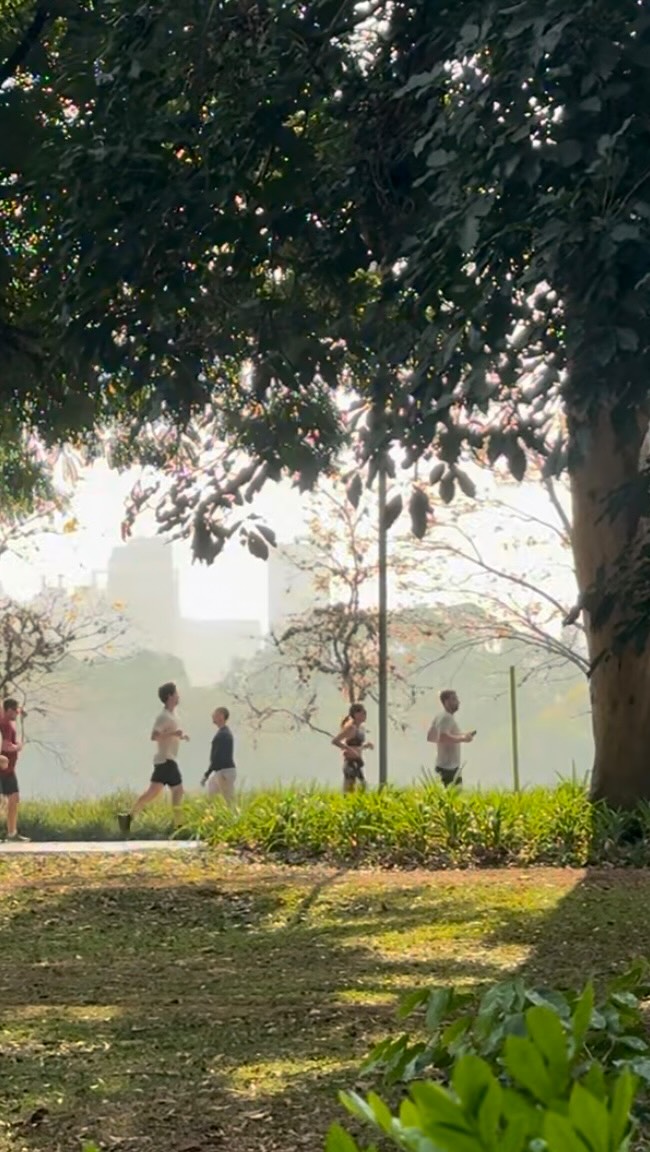 A corrida é um esporte fantástico, gratuito, que pode ser praticado em qualquer lugar do mundo. A corrida traz sensações incríveis para o corpo, mas não para por aí. Ela permite também que você viaje para correr, conheça outras pessoas interessantes, outros lugares, outras culturas, amplie muito o seu repertório ✨🌎 correr é tudo! É uma das maiores expressões do VIVER ESTÁ IMPERDÍVEL! E esse fim de semana realizei mais um sonho: correr no Parque Ibirapuera no coração de São Paulo Capital! VIVER ESTÁ IMPERDÍVEL MESMO! Obrigada Pai ❤️